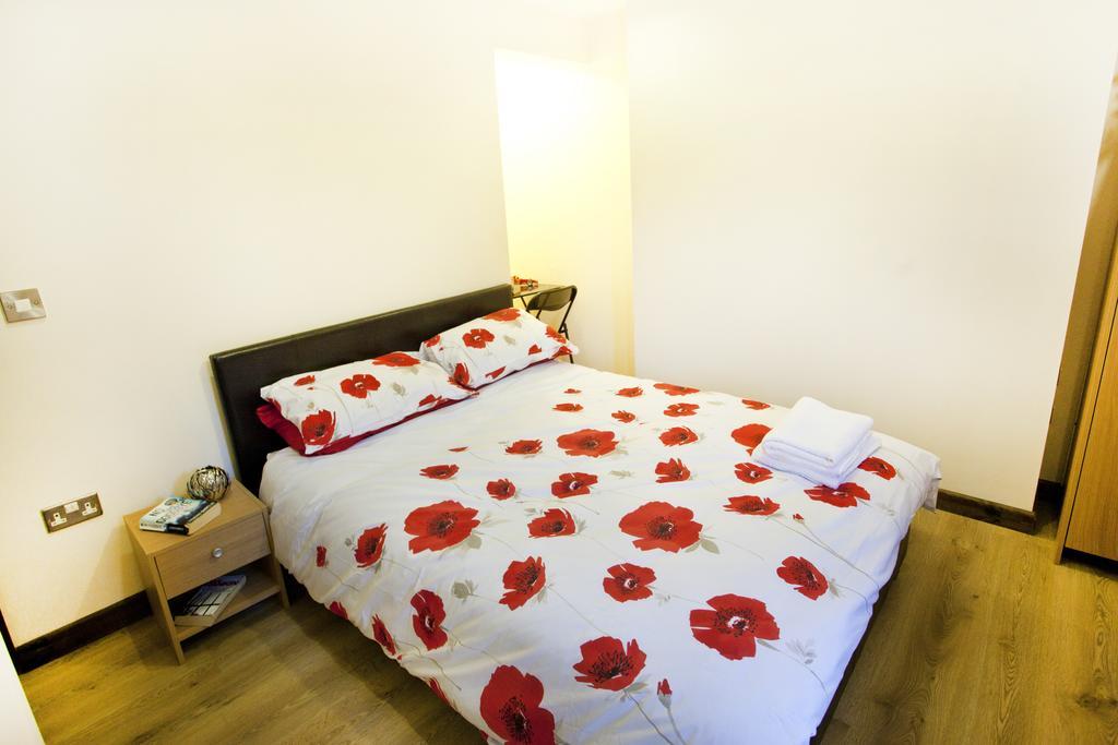 Victoria Centre Apartments: Central Shopping Hub with 24/7 Access Nottingham Room photo